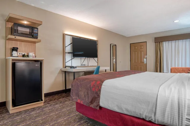 غرفة بسرير كينج بحوض استحمام لذوي الإعاقة، Best Western Vicksburg 6/8