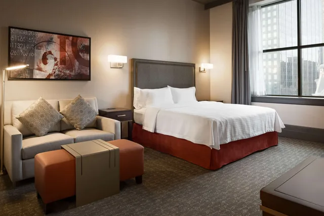 غرفة بريميوم بسرير كينج بحوض استحمام، Homewood Suites By Hilton Milwaukee-Downtown 4/10