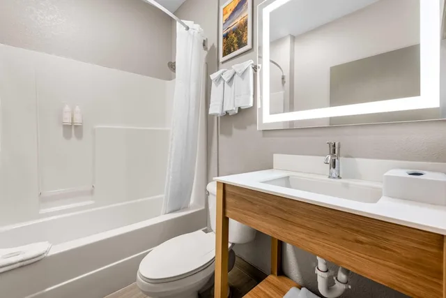 غرفة قياسية بسريرين كوين، Days Inn by Wyndham near Kansas Speedway 10/10