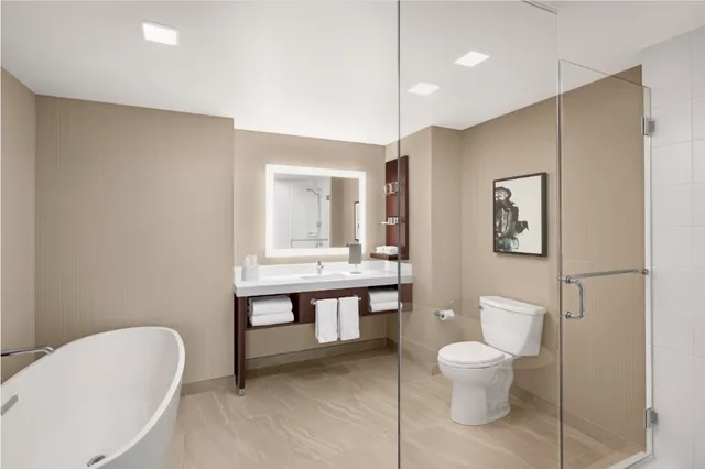 Presidential, Guest Room, Suite, King Bed, Water Front, Balcony، Delta Hotels By Marriott Thunder Bay 3/3