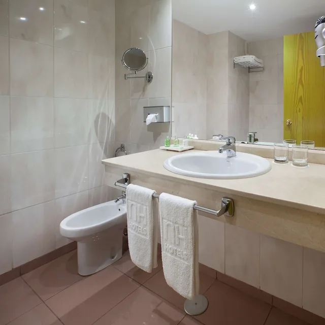 غرفة قياسية بسريرين منفصلين مع سرير إضافي، Nh Las Palmas Playa Las Canteras 4/5