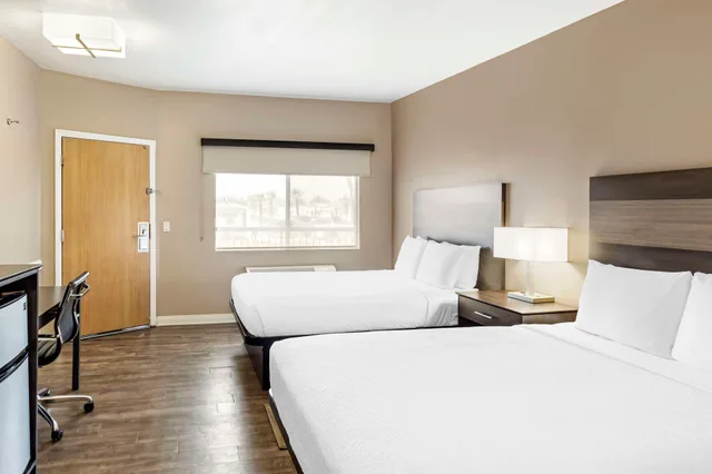 Upstairs, 2 Queen Beds, Large، Best Western China Lake Inn 5/8