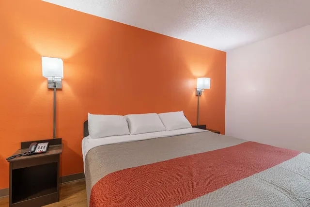 غرفة ديلوكس بسرير كينج، Motel6 Bryan, TX - University Area 8/10