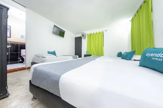 غرفة رباعية بأربعة أسرّة، Hotel Florida Nueva 2/4