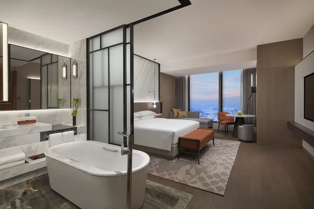 Room, King Bed, Lake View, Hyatt Regency Changshu Kuncheng Lake 5/8
