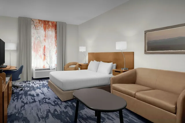استوديو بسرير كينج مع أريكة، Fairfield Inn Suites Fayetteville North 5/6