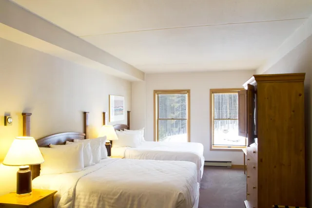 Room, 2 Queen Beds, The Vintage Hotel 5/7