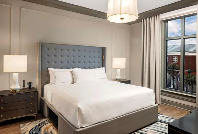 جناح ديلوكس بسرير كينج بشرفة بغرفة نوم واحدة لذوي الإعاقة، Hilton Club Liberty Place Charleston 1/5