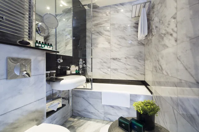 غرفة سوبيريور بسرير كينج بشرفة، Hotel Lumen Paris Louvre 8/10
