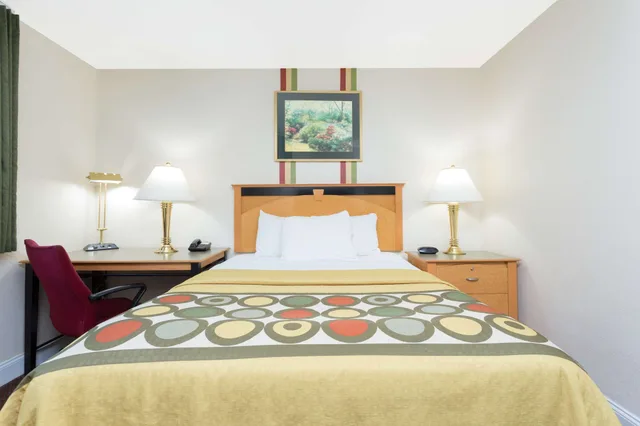 غرفة قياسية بسرير كوين، Super 8 By Wyndham Anderson/Clemson Area 6/10