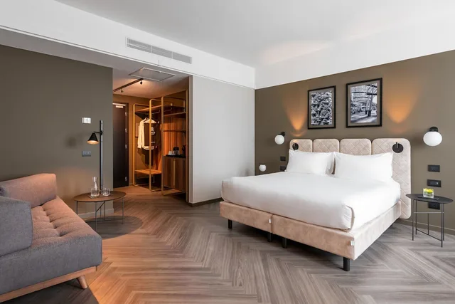 غرفة جونيور بسرير كينج مع أريكة، Hotel Tocq 5/6