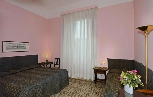 غرفة قياسية ثلاثية بسرير مزدوج وسرير فردي، Hotel Rex 5/10