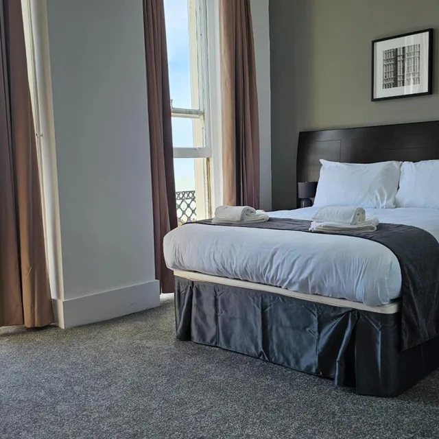 Room, Double Bed, Sea View, OYO The Strand Hotel 4/6