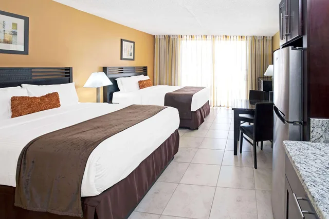 غرفة بسرير مزدوج بإطلالة، Ramada Plaza by Wyndham Marco Polo Beach Resort 1/1
