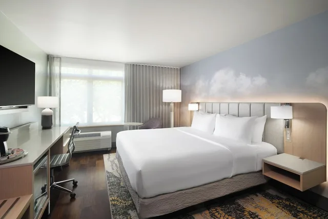 غرفة قياسية بسرير كينج لذوي الإعاقة، Hotel Indigo Long Island - East End 2/4