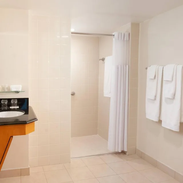 غرفة بسرير كينج، Renaissance Orlando Airport Hotel 9/9