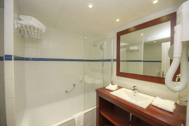 Club, Side Queen Bed، Les Jardins de Sainte Maxime 4/5