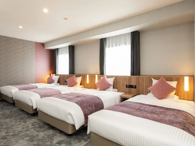 غرفة ديلوكس رباعية بأربعة أسرّة مع أريكة، Art Hotel Aomori 1/3