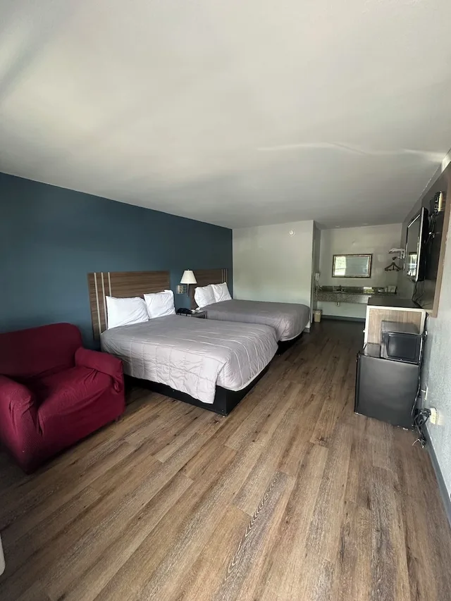 Standard, 2 Double Beds, Smoking, Key West Inn Clanton 3/5