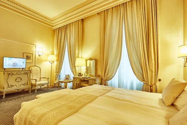 غرفة قياسية بسرير كينج، Grand Hotel Continental 3/10
