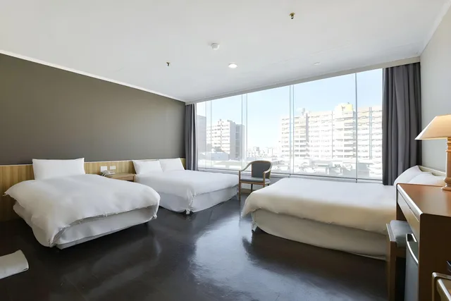 جناح عائلي بسرير فردي بإطلالة على المدينة بغرفة نوم واحدة، Back Home Hotel 2/3