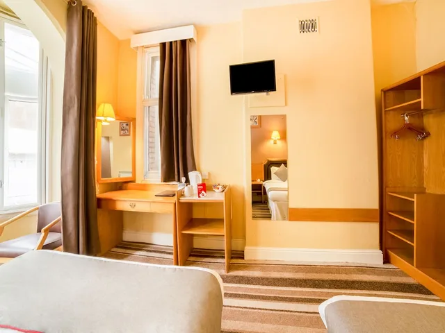 غرفة قياسية ثلاثية، Cardiff Sandringham Hotel 5/8