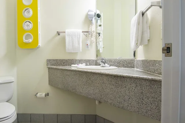غرفة قياسية بسريرين كوين، Motel6 Las Cruces, NM - Telshor 6/6