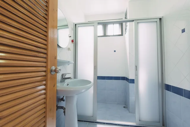 غرفة بسريرين منفصلين بحمام خاص، Baansu Hostel 2/3