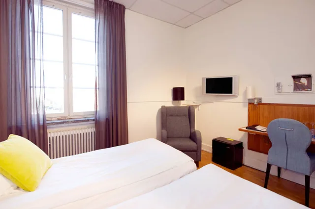 Compact, Double Bed، Home Hotel Post 2/10