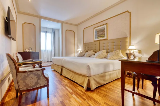 غرفة كلاسيكية ثلاثية، Roger De Lluria Hotel 4/7