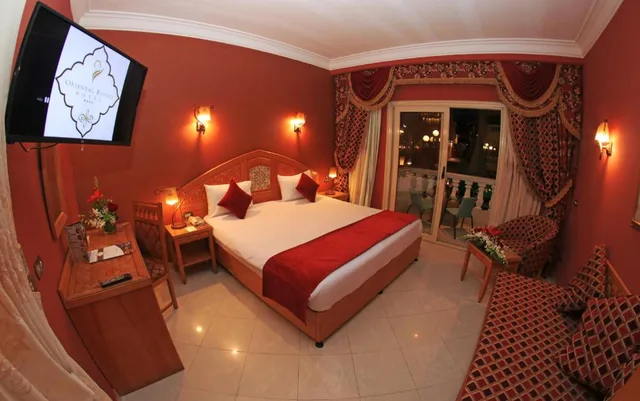 غرفة سوبيريور بسرير مزدوج بإطلالة على المسبح، Oriental Rivoli Hotel Spa 1/7