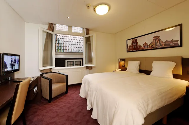 Room, 2 Beds, BEST WESTERN DAM SQUARE INN 2/8
