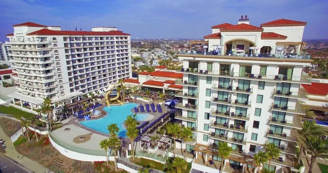 1 Bedroom, Presidential, Superior, Suite, King Bed, Ocean Front, Accessible، The Waterfront Beach Resort, a Hilton Hotel 1/1