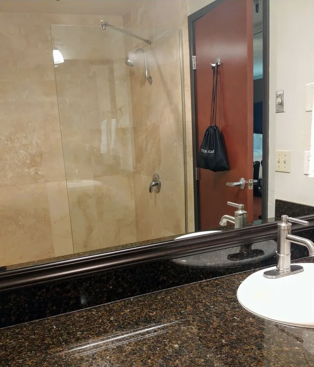 غرفة قياسية كبيرة بسرير كينج، Best Western Plus Parkway Inn. 6/7