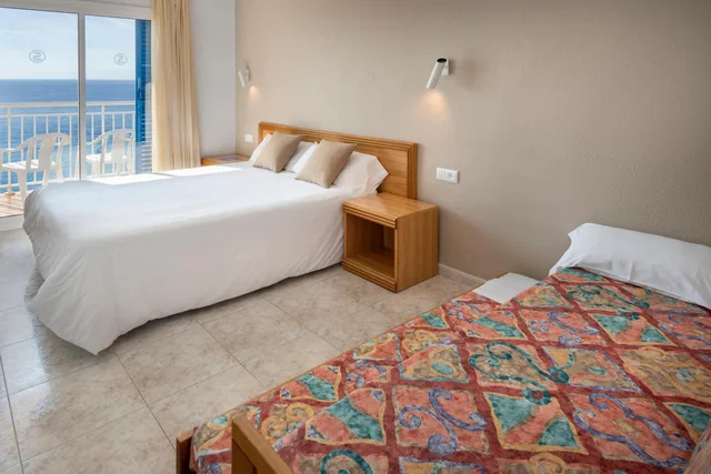 غرفة ثلاثية بإطلالة على البحر، Sorrabona Hotel 1/6