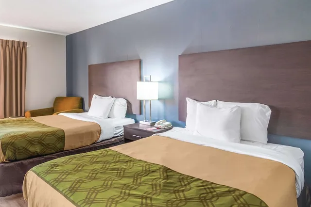 غرفة قياسية بسريرين مزدوجين في الطابق الأرضي، SureStay Hotel by Best Western Brunswick 2/2