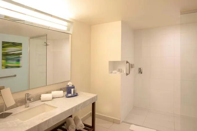 غرفة بسريرين كوين، Courtyard by Marriott Queretaro 2/3