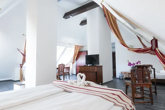 جناح بسرير كوين وسرير فردي بغرفة نوم واحدة، Hotel Astoria Am Urachplatz 3/6