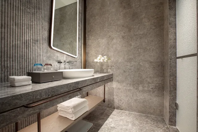 غرفة قياسية بسرير كينج بإطلالة على الجبل، Crowne Plaza Yaan by IHG 1/2