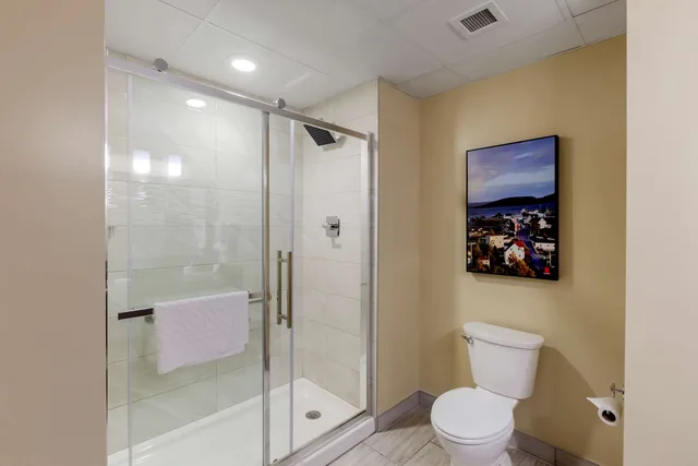 غرفة بسرير كوين، Best Western Plus St. John s Airport Hotel and Suites 4/4