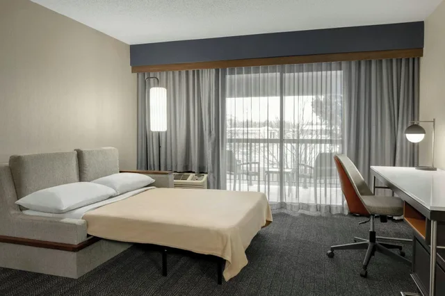جناح بسرير كينج بغرفة نوم واحدة، Courtyard By Marriott Kokomo 3/6