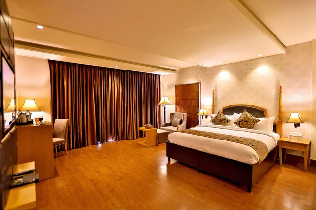 Executive, Suite, King Bed, Balcony, Regenta Resort Bharatpur 6/7