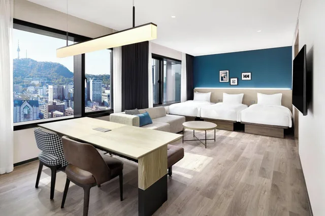 غرفة بريميير ثلاثية بإطلالة على المدينة، Four Points by Sheraton Josun, Seoul Myeongdong 1/4