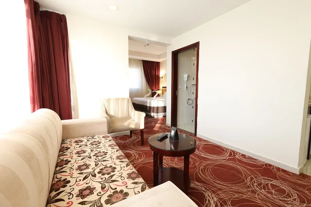 3 Rooms, Suite, 1 Queen and 4 Single Beds, Al Rayyan Makiya Towers Hotel 7/10