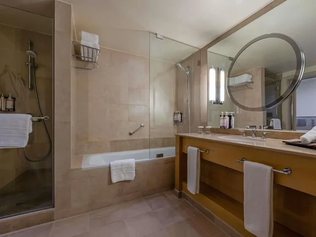 جناح ديلوكس بسرير كينج، Movenpick Hotel Beirut 4/6