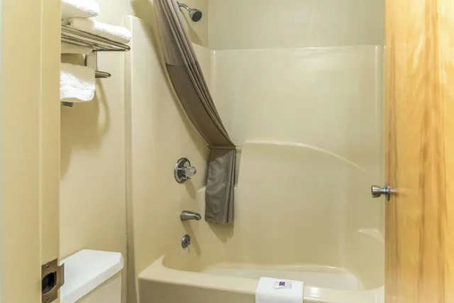 غرفة بريميوم رباعية للمدخنين، Motel6 Kenly, NC 4/4