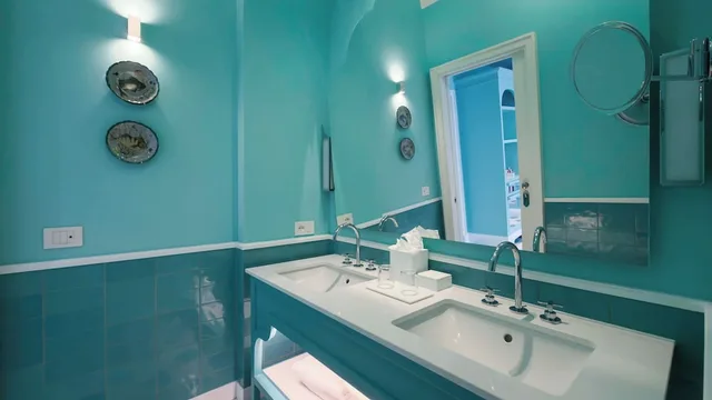 غرفة سوبيريور بسريرين منفصلين بإطلالة جزئية على البحر، Grand Hotel Europa Palace 8/10
