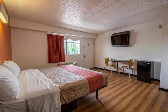 غرفة قياسية بسرير كوين، Motel6 Ashland, OH 1/10
