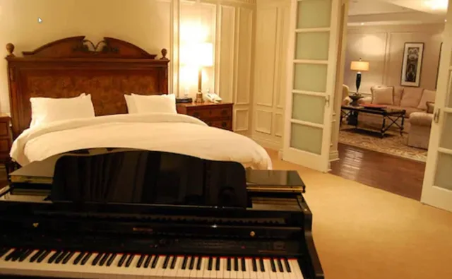 Windsor, Suite, King Bed, 2 Sofa، Windsor Arms Hotel 1/3