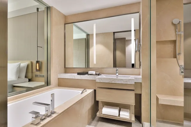 Club, King Bed, Hill View، Navi Mumbai Marriott Hotel 7/9